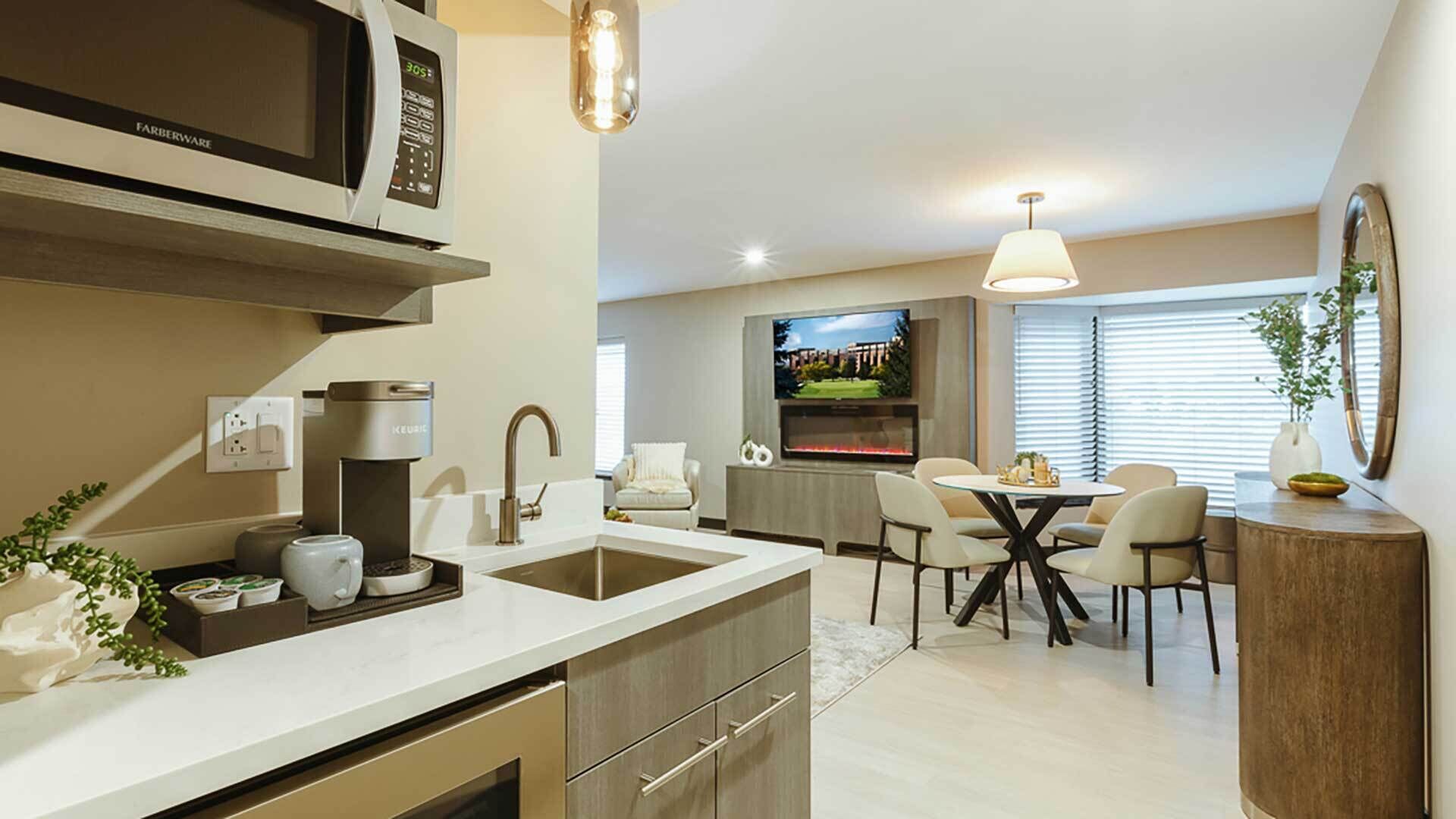 executive suite, 1 king bed | minibar, in-room safe, desk, laptop workspace