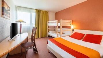 Family Quadruple Room | 1 bedroom, desk, blackout drapes, soundproofing