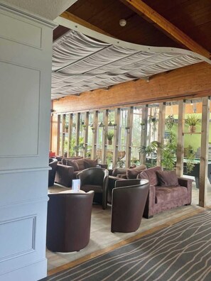 Lobby - Hôtel AKENA POITIERS NORD FUTUROSCOPE (Chasseneuil-du-Poitou)