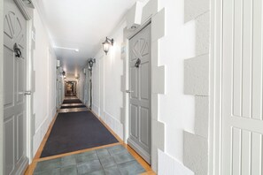 1 bedroom, desk, blackout curtains, soundproofing