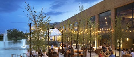 3 restaurants, breakfast served