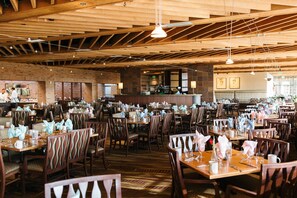 3 restaurants, breakfast served