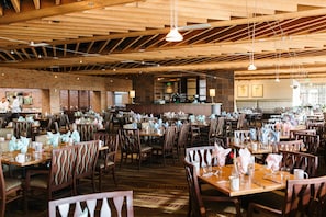 3 restaurants, breakfast served
