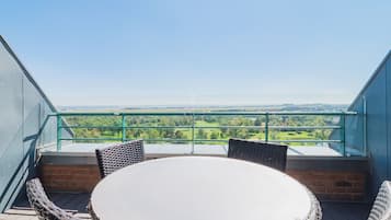 Studio Suite, 1 King Bed, Balcony | Balcony view