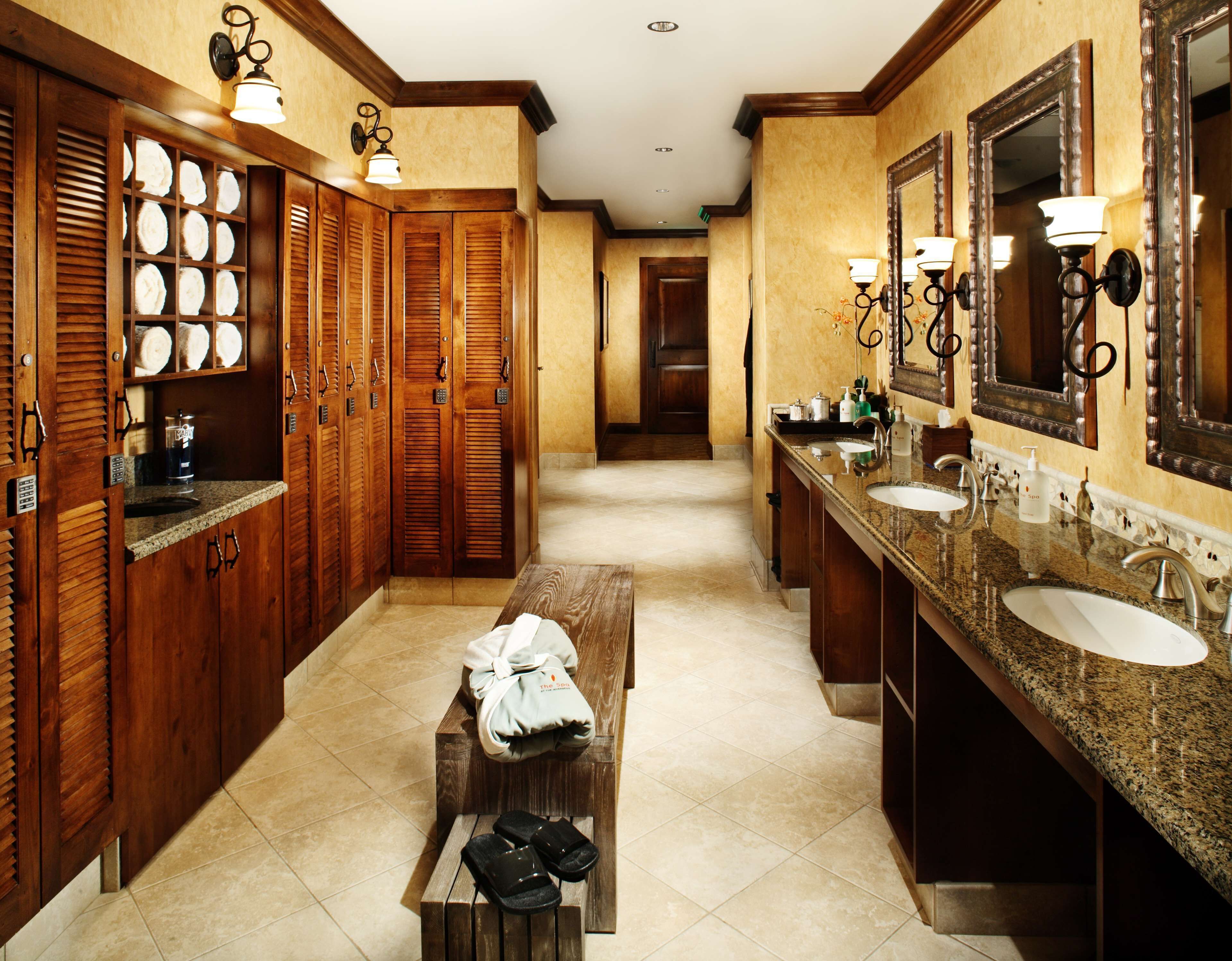 body treatments, hydrotherapy, aromatherapy, hot stone massages