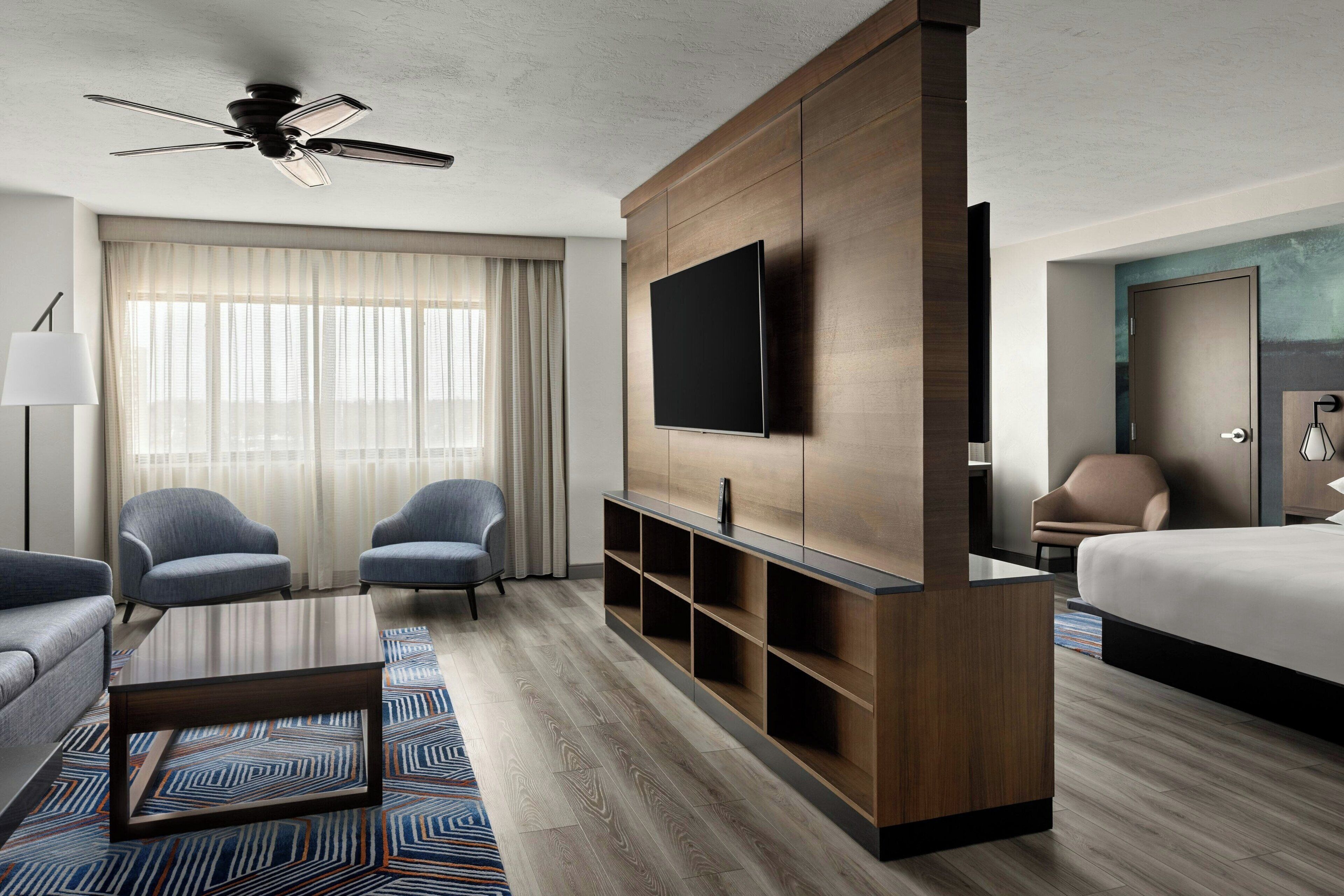 55-英寸纯平电视 （配备有线频道）、电视