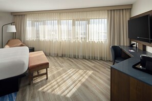 Habitación Deluxe, 1 cama de matrimonio grande (View) | Sábanas de algodón egipcio y ropa de cama de alta calidad