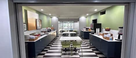 Free daily continental breakfast