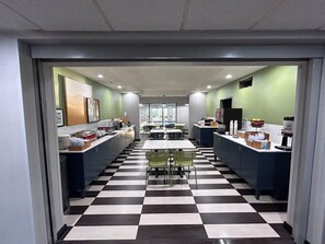 Free daily continental breakfast