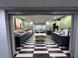 Free daily continental breakfast