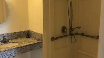 Combined shower/bathtub, free toiletries, hair dryer, towels
