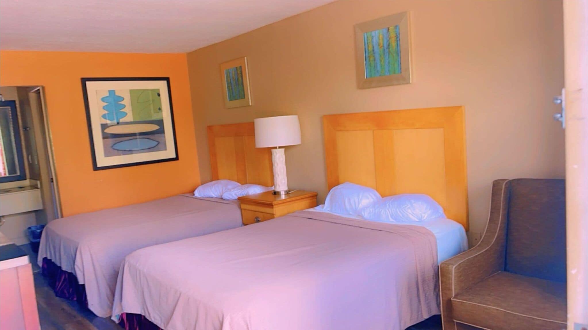 Eenvoudige tweepersoonskamer | Een strijkplank/strijkijzer, wifi