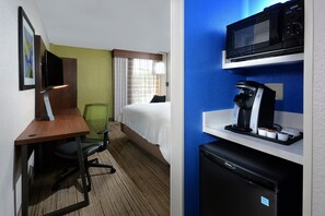 Premium bedding, in-room safe, desk, iron/ironing board