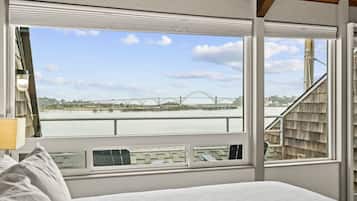 Deluxe Room, 1 King Bed, Bay View