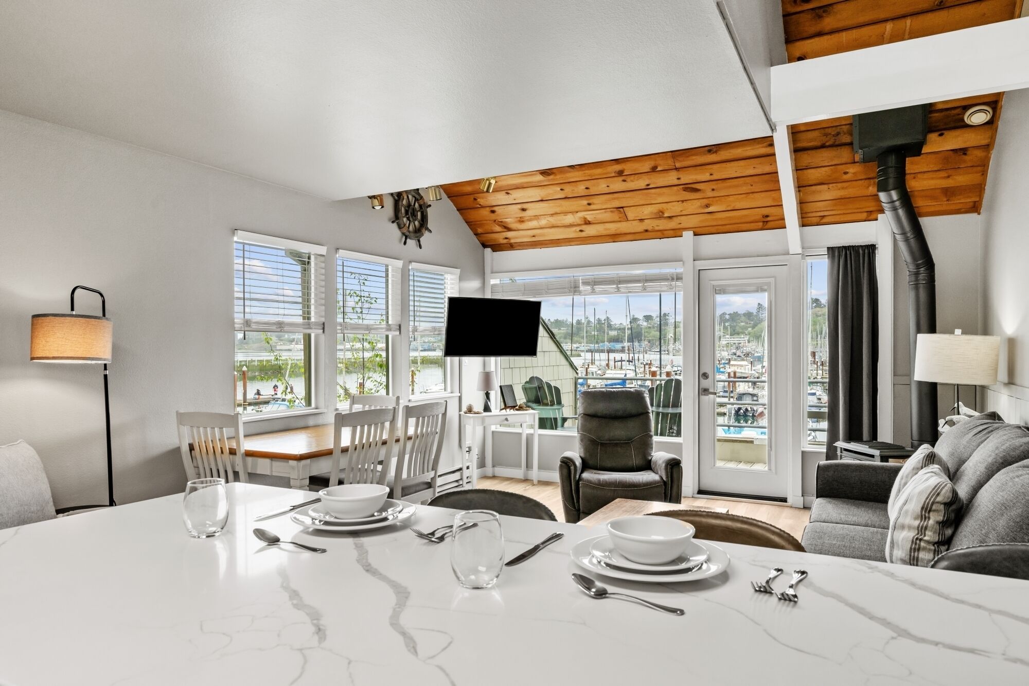 Deluxe Condo, 1 King Bed with Sofa bed, Bay View (Bay Front 1 Bedroom King Suite Condo) | Dining room