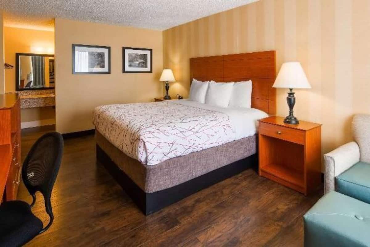 1 bedroom, premium bedding, in-room safe, individually decorated