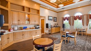 Free daily buffet breakfast  - Best Western Fredericksburg (Fredericksburg)
