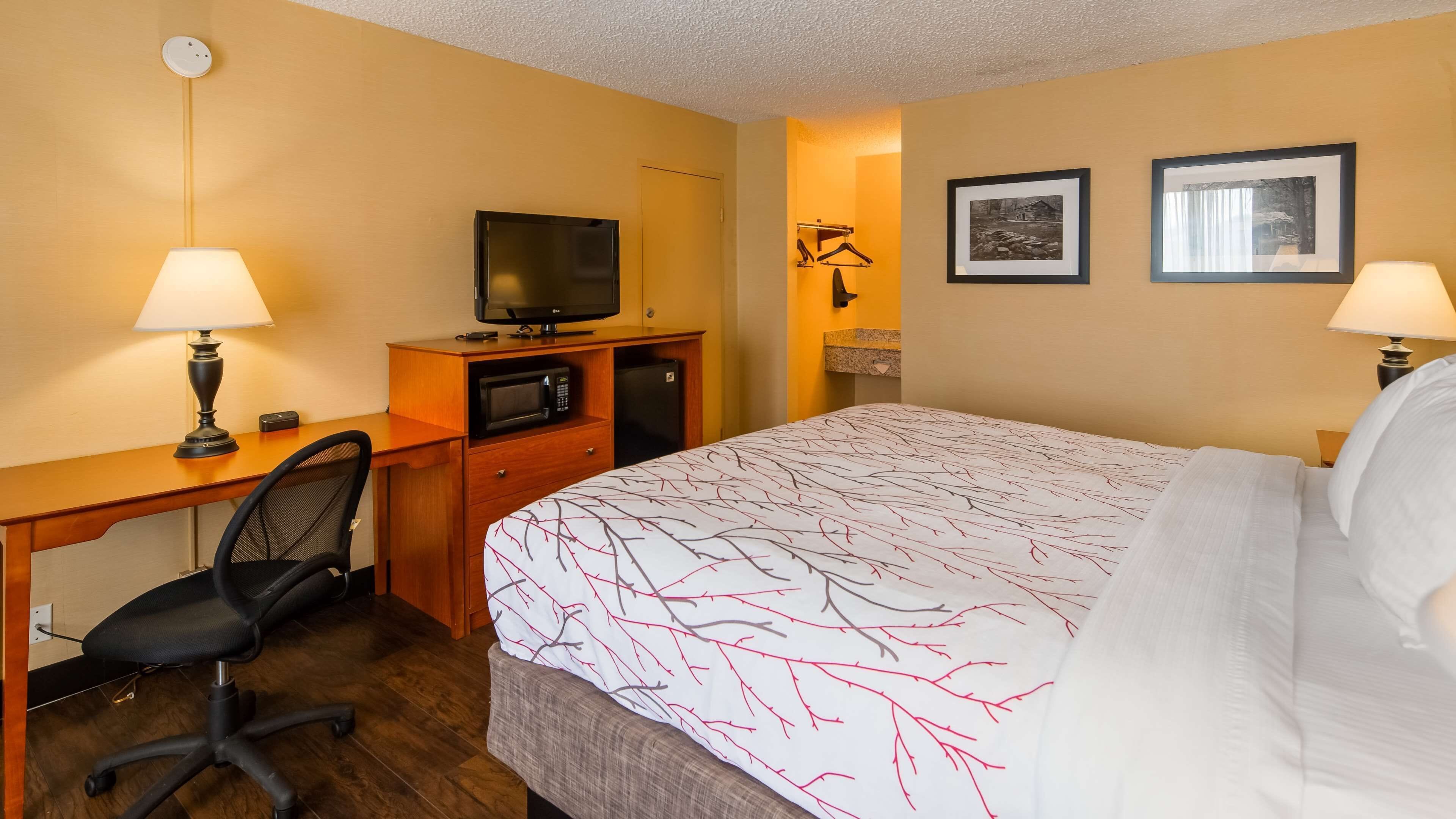 1 bedroom, premium bedding, in-room safe, individually decorated