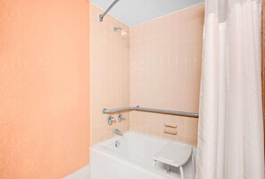 Bathtub, free toiletries, hair dryer, towels
