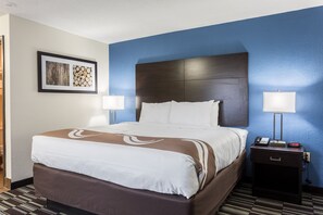 Premium bedding, desk, iron/ironing board, free cots/infant beds