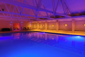Indoor pool, sun loungers