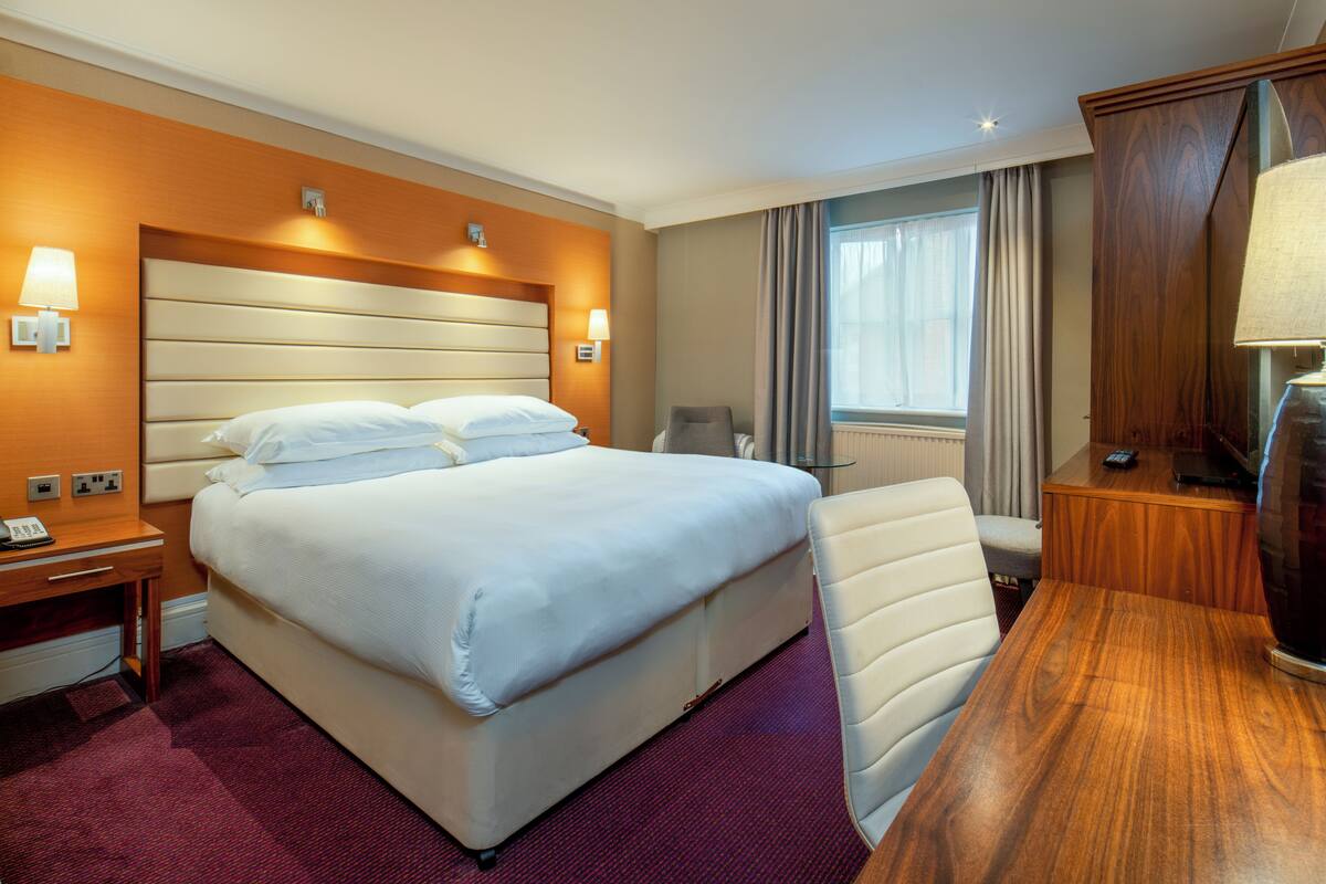 Deluxe Double Room | Sengetøy av topp kvalitet, safe på rommet og skrivebord