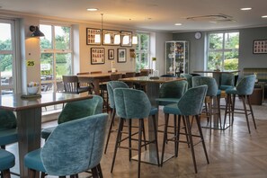 2 bar/lounge