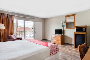 Chambre, 1 très grand lit | Bureau, lits pliants/supplémentaires gratuits, Wi-Fi gratuit