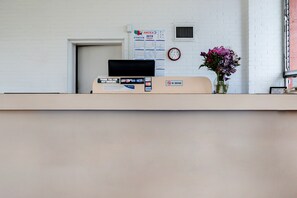 Reception - OYO Hotel Mustang Silverspring FL (Silver Springs)