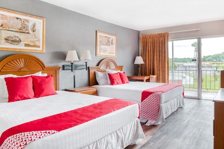 Desk, free rollaway beds, free WiFi, bed sheets. OYO Hotel Mustang Silverspring FL