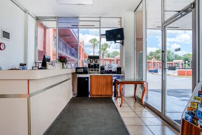OYO Hotel Mustang Silverspring FL