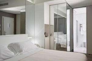 Suite with Air Conditioning | Premium bedding, down comforters, minibar, in-room safe