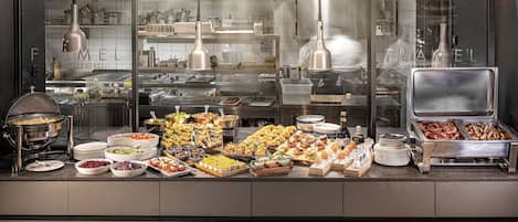 Daily buffet breakfast (CHF 35 per person)
