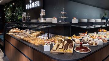 Esmorzar diari d'estil bufet (35 CHF per persona)