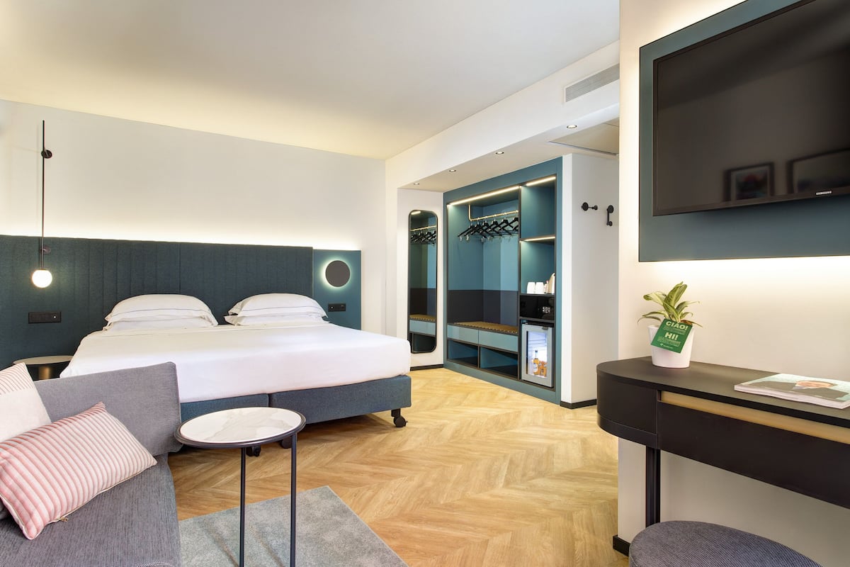 Premium bedding, down duvets, minibar, in-room safe