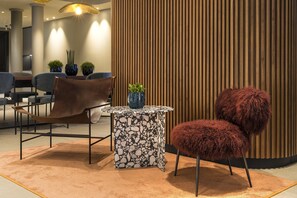 供应午餐和晚餐