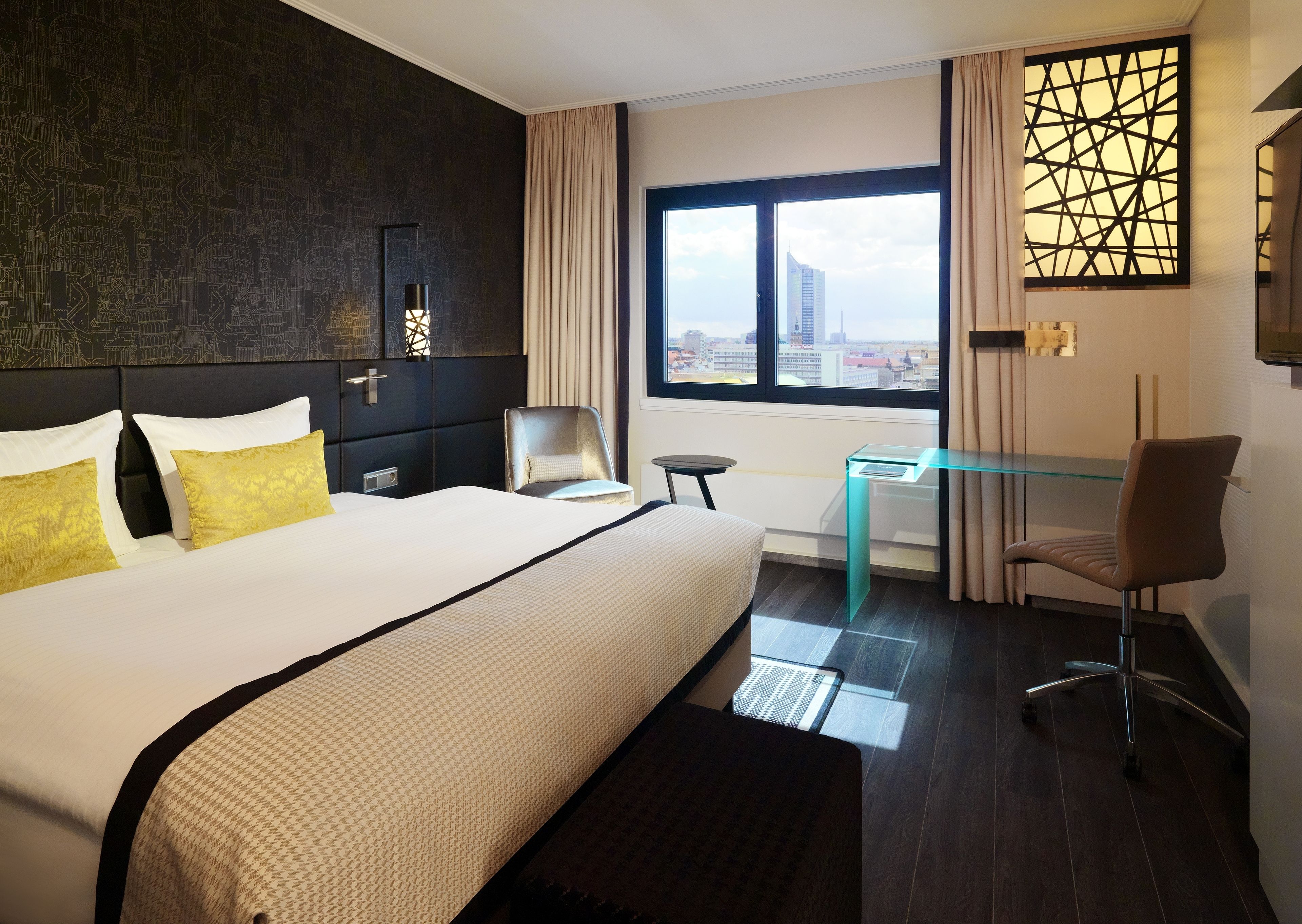 deluxe room, 1 king bed, city view | 1 bedroom, hypo-allergenic bedding, in-room safe, individually furnished