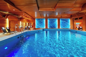 Piscine intérieure