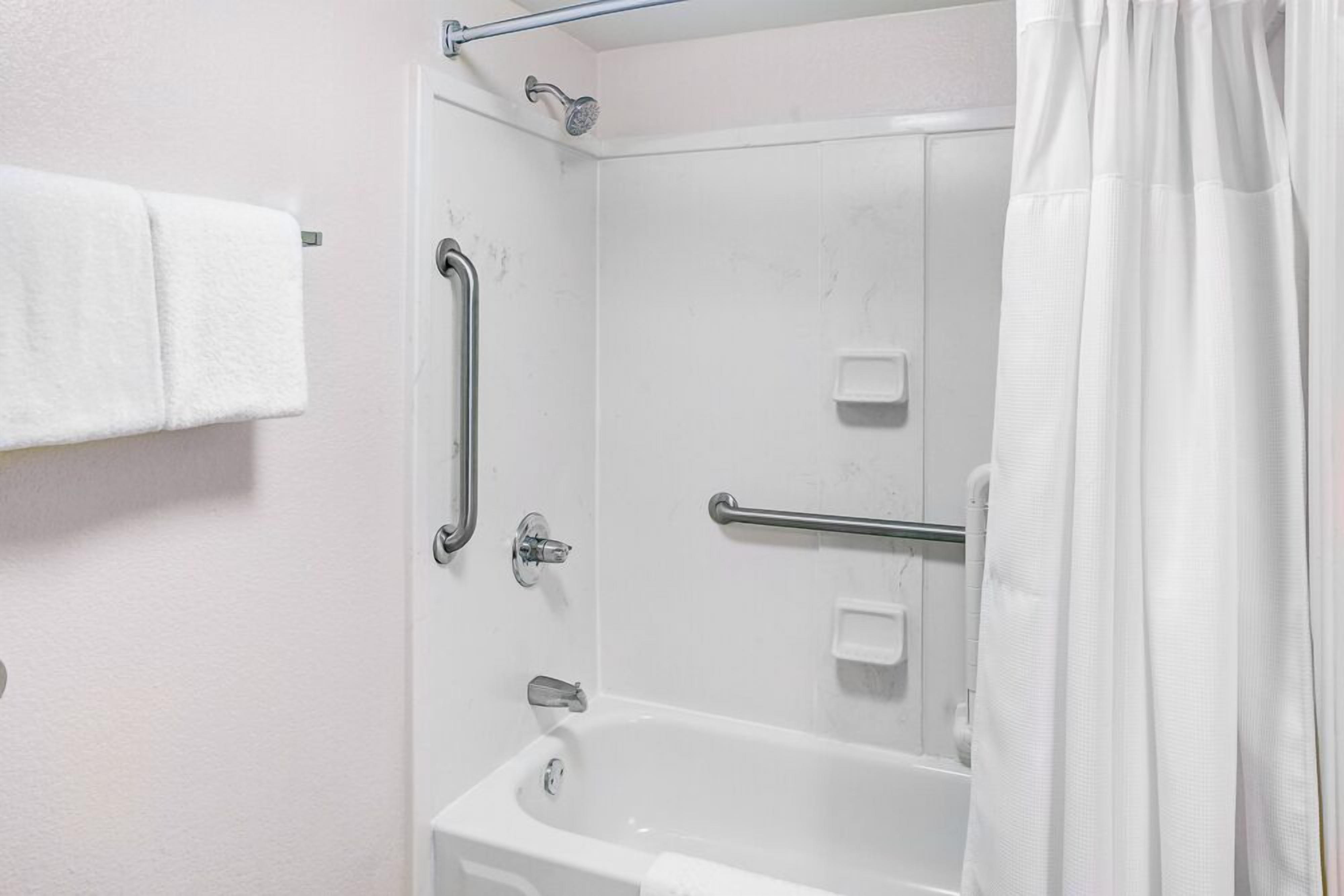 combined shower/bathtub, free toiletries, hair dryer, towels