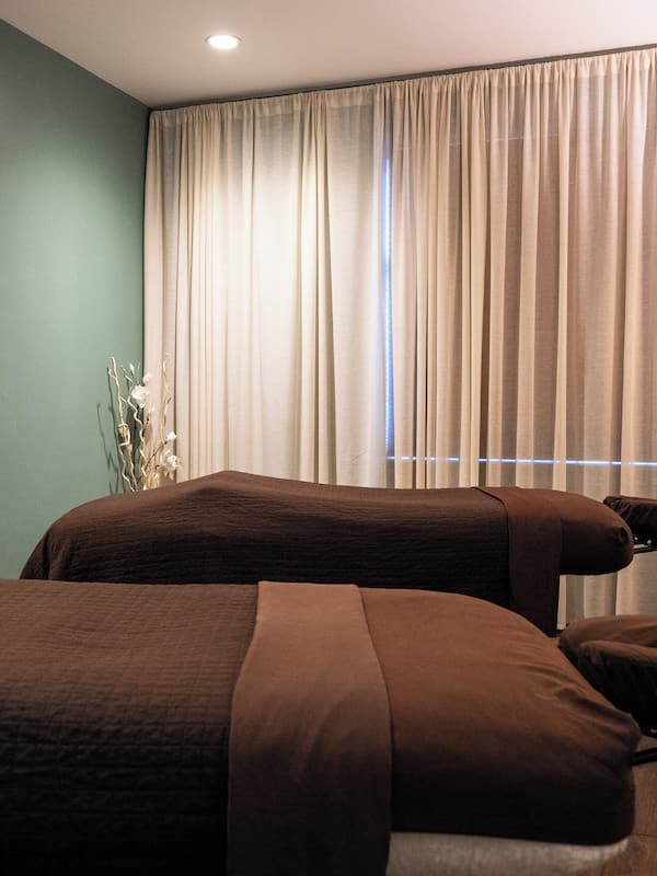 Couples treatment room(s), sauna, steam room, body treatments