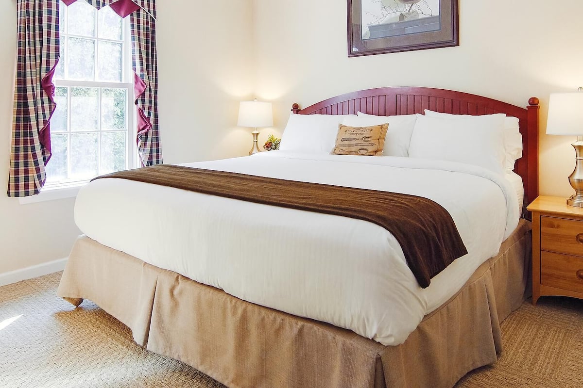 Premium bedding, pillow-top beds, in-room safe, individually decorated