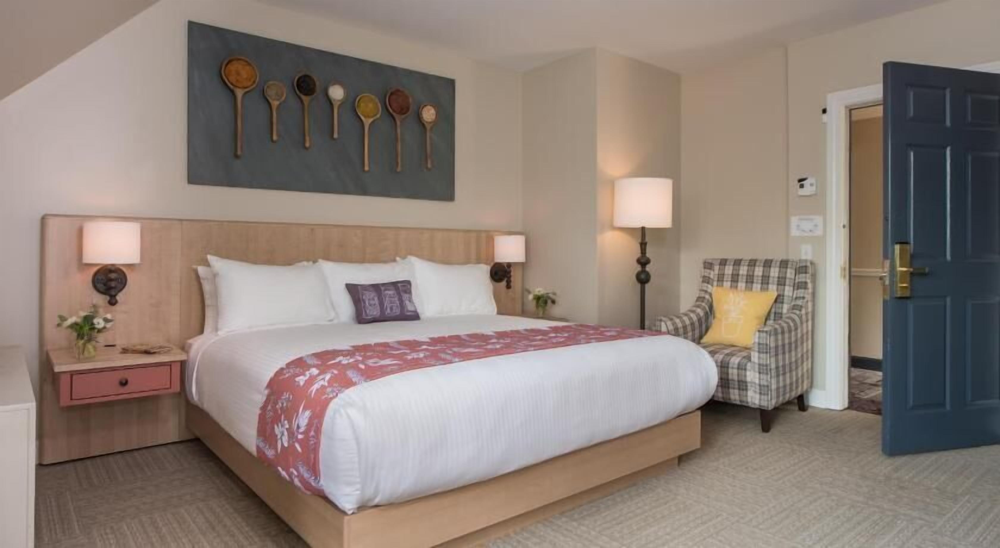 Premium bedding, pillowtop beds, in-room safe, individually decorated