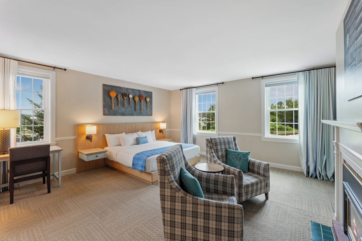 Luxury Mini Suite | 1 bedroom, premium bedding, pillow-top beds, in-room safe