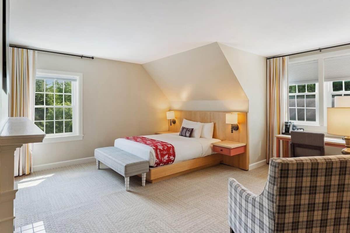 Premium bedding, pillowtop beds, in-room safe, individually decorated