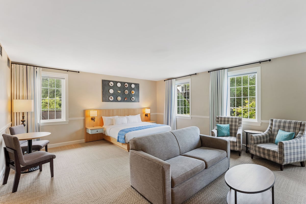 Culinary King with Sleeper Sofa | 1 bedroom, premium bedding, pillow-top beds, in-room safe
