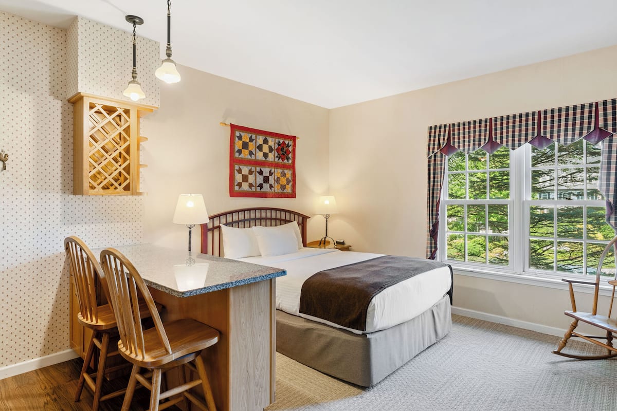 Studio Room | 1 bedroom, premium bedding, pillow-top beds, in-room safe