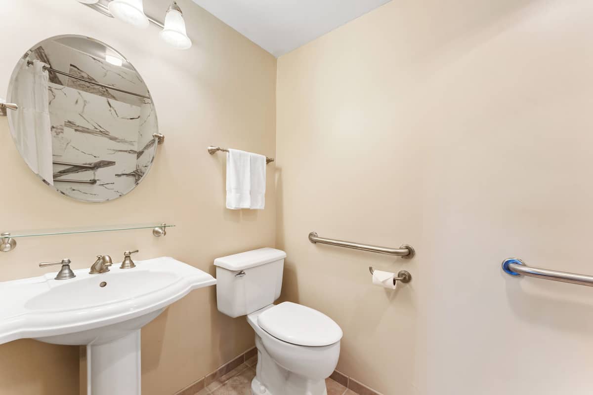 Free toiletries, hair dryer, bathrobes, towels