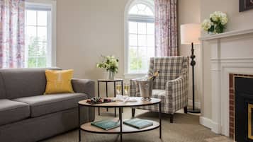 Een 42-inch flatscreentelevisie met kabelzenders en televisie