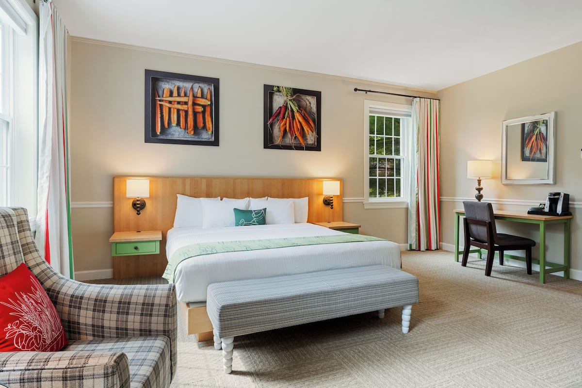 Culinary King | 1 bedroom, premium bedding, pillow-top beds, in-room safe