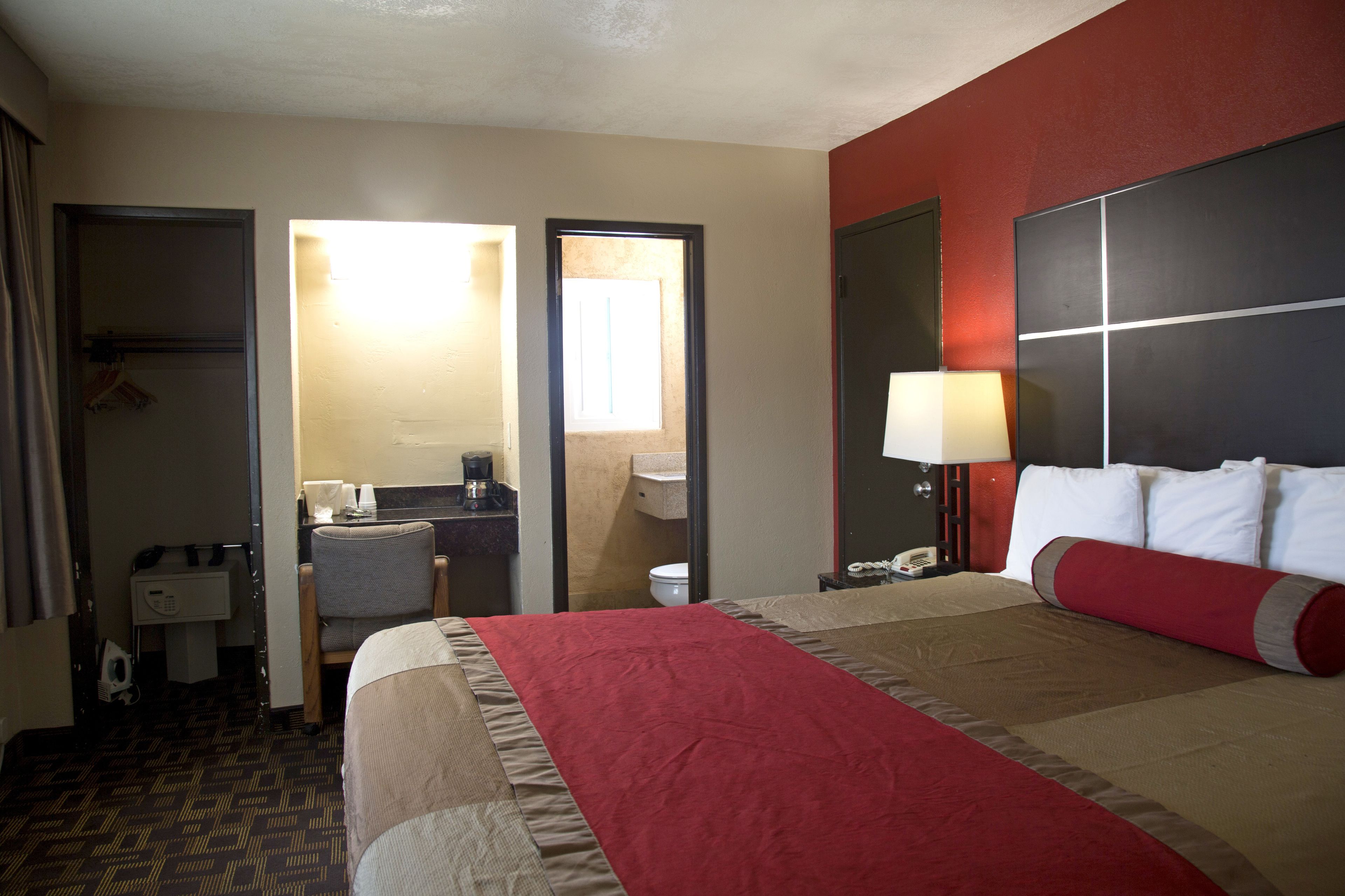 Photo - Harbor Inn & Suites Oceanside